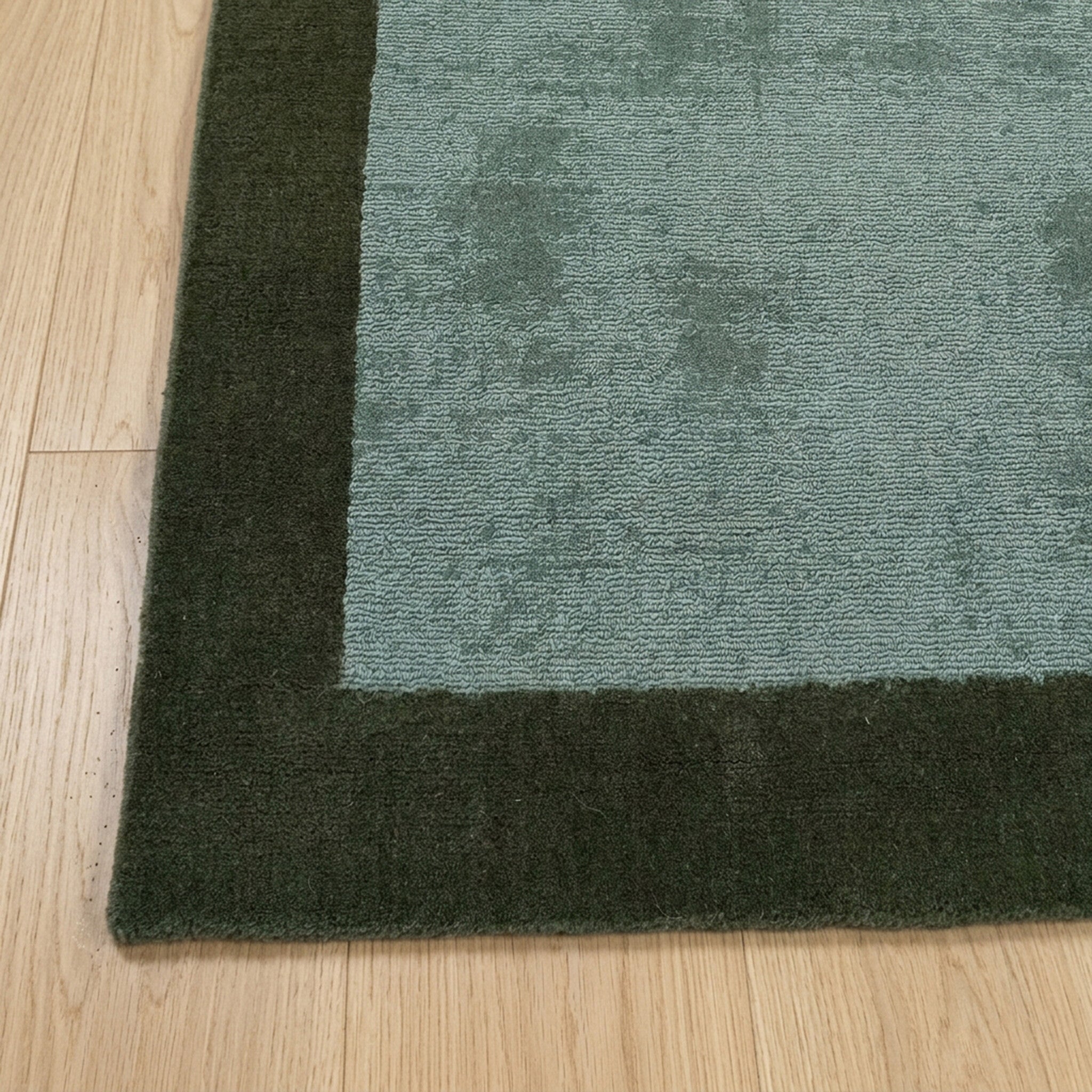 Low-pile rug - Lucien Border Green